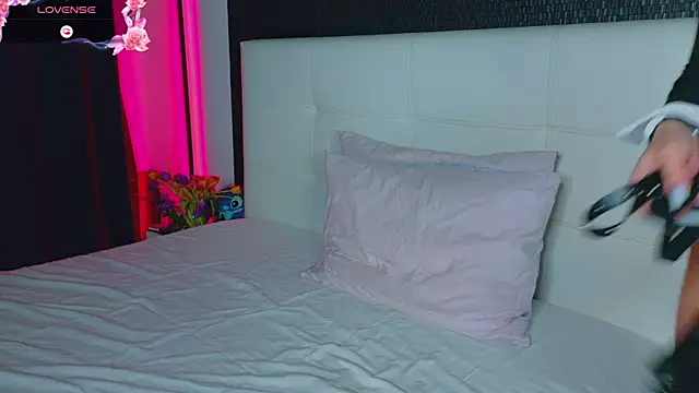 Snapshot of AshleyEttheenn chatting on 03/31/26, 05:02 AshleyEttheenn online show from 03/31/26, 05:02