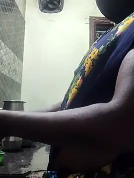 Snapshot of papukurty chatting on 09/29/25, 02:00 papukurty online show from 09/29/25, 02:00