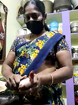 Snapshot of papukurty chatting on 10/14/25, 02:29 papukurty online show from 10/14/25, 02:29