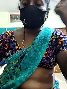 Snapshot of papukurty chatting on 10/19/25, 01:23 papukurty online show from 10/19/25, 01:23