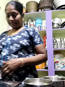 Snapshot of papukurty chatting on 10/23/25, 04:12 papukurty online show from 10/23/25, 04:12