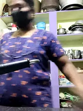 Snapshot of papukurty chatting on 10/28/25, 01:42 papukurty online show from 10/28/25, 01:42