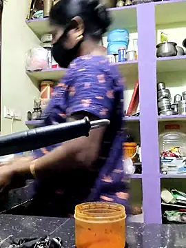 Snapshot of papukurty chatting on 10/29/25, 01:52 papukurty online show from 10/29/25, 01:52