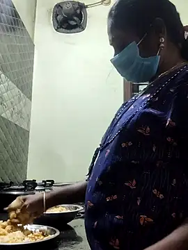 Snapshot of papukurty chatting on 11/08/25, 02:17 papukurty online show from 11/08/25, 02:17