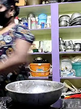 Snapshot of papukurty chatting on 11/14/25, 01:15 papukurty online show from 11/14/25, 01:15