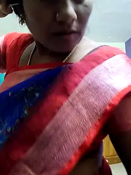 Snapshot of papukurty chatting on 11/15/25, 02:42 papukurty online show from 11/15/25, 02:42