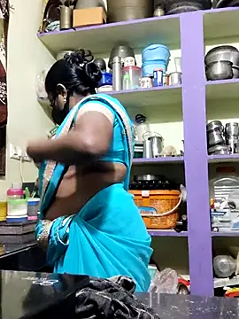 Snapshot of papukurty chatting on 11/24/25, 03:12 papukurty online show from 11/24/25, 03:12