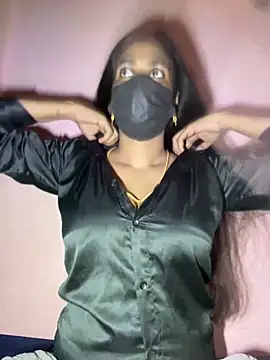 Snapshot of umairahaasan_1 chatting on 04/09/26, 09:47 umairahaasan 1 online show from 04/09/26, 09:47