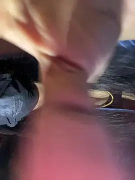 Snapshot of umairahaasan_1 chatting on 04/10/26, 09:14 umairahaasan 1 online show from 04/10/26, 09:14