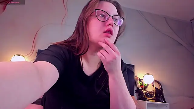 HelenDanvers online show from 11/06/25, 03:07