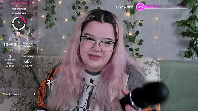 Snapshot of _CandyM1lky_ chatting on 06/11/26, 06:11 CandyM1lky online show from 06/11/26, 06:11