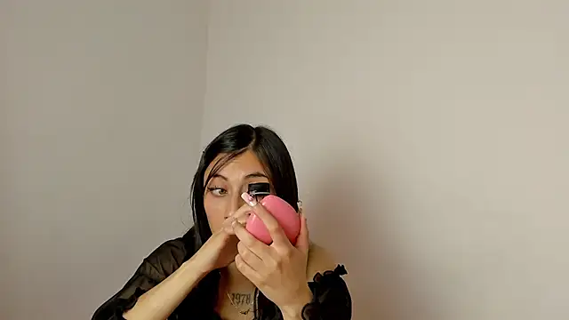 Snapshot of Alanaloiiss_ chatting on 02/12/26, 04:18 Alanaloiiss online show from 02/12/26, 04:18