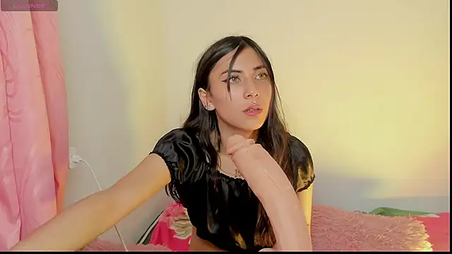 Snapshot of Alanaloiiss_ chatting on 02/20/26, 06:48 Alanaloiiss online show from 02/20/26, 06:48