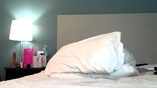 Snapshot of Keikomiller chatting on 12/14/25, 01:16 Keikomiller online show from 12/14/25, 01:16