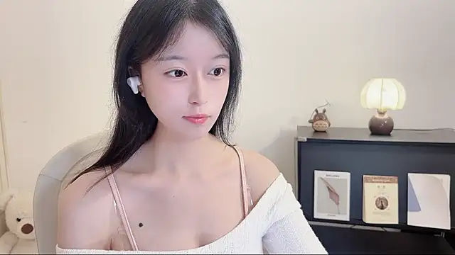 Snapshot of Onechestnut chatting on 10/11/25, 11:14 Onechestnut online show from 10/11/25, 11:14