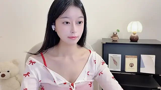 Snapshot of Onechestnut chatting on 10/15/25, 01:28 Onechestnut online show from 10/15/25, 01:28