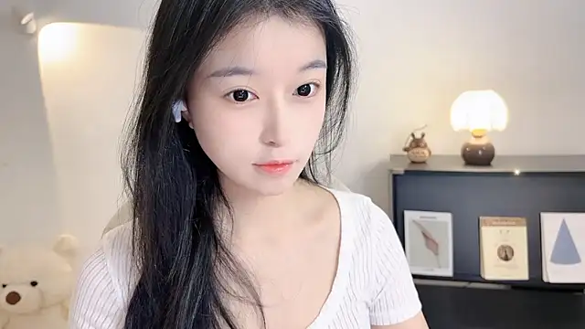 Snapshot of Onechestnut chatting on 11/04/25, 06:01 Onechestnut online show from 11/04/25, 06:01