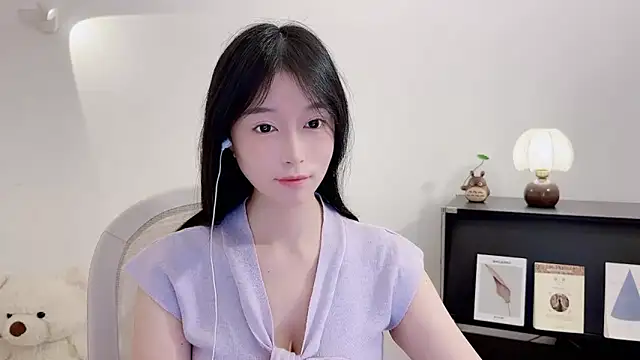 Snapshot of Onechestnut chatting on 11/17/25, 06:08 Onechestnut online show from 11/17/25, 06:08