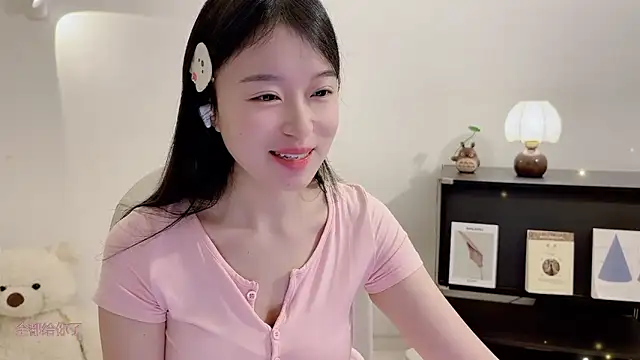 Snapshot of Onechestnut chatting on 11/28/25, 06:27 Onechestnut online show from 11/28/25, 06:27