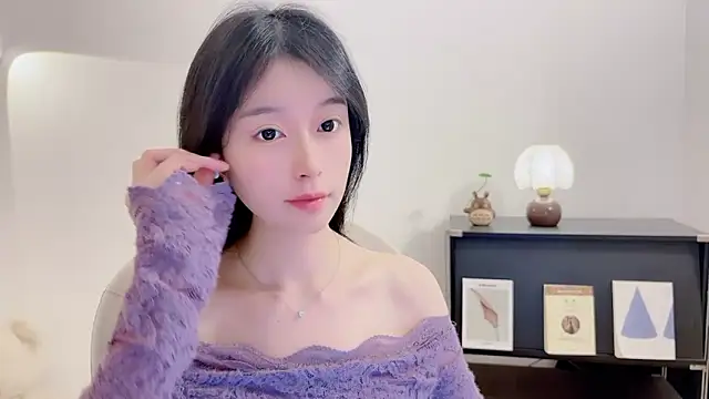 Snapshot of Onechestnut chatting on 11/30/25, 05:55 Onechestnut online show from 11/30/25, 05:55