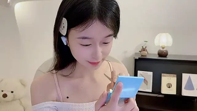 Snapshot of Onechestnut chatting on 12/02/25, 06:30 Onechestnut online show from 12/02/25, 06:30