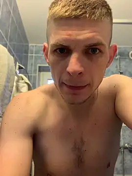 Snapshot of macho1347 chatting on 03/06/26, 03:52 macho1347 online show from 03/06/26, 03:52