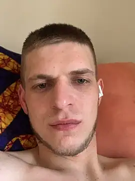 Snapshot of macho1347 chatting on 04/05/26, 03:42 macho1347 online show from 04/05/26, 03:42