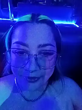 Snapshot of Dulcedeanis chatting on 10/28/25, 02:26 Dulcedeanis online show from 10/28/25, 02:26