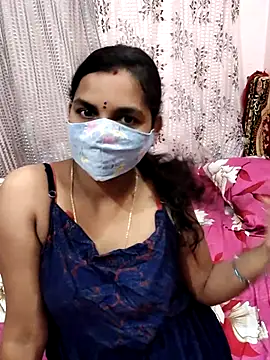 Snapshot of Lalitha-1995 chatting on 09/21/25, 12:07 Lalitha-1995 online show from 09/21/25, 12:07