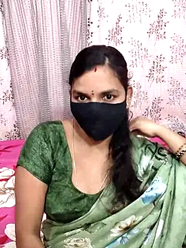 Snapshot of Lalitha-1995 chatting on 09/30/25, 05:40 Lalitha-1995 online show from 09/30/25, 05:40
