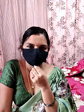 Snapshot of Lalitha-1995 chatting on 11/17/25, 05:13 Lalitha-1995 online show from 11/17/25, 05:13