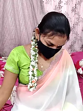 Snapshot of Lalitha-1995 chatting on 11/21/25, 05:06 Lalitha-1995 online show from 11/21/25, 05:06