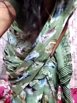 Snapshot of Lalitha-1995 chatting on 11/28/25, 05:26 Lalitha-1995 online show from 11/28/25, 05:26