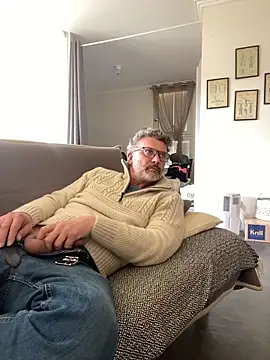 Snapshot of max219 chatting on 02/03/26, 01:49 max219 online show from 02/03/26, 01:49