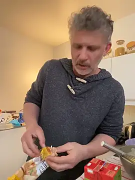 Snapshot of max219 chatting on 03/26/26, 01:38 max219 online show from 03/26/26, 01:38