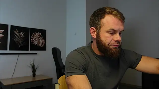 Snapshot of Stewart_Barnz chatting on 10/08/25, 06:00 Stewart Barnz online show from 10/08/25, 06:00