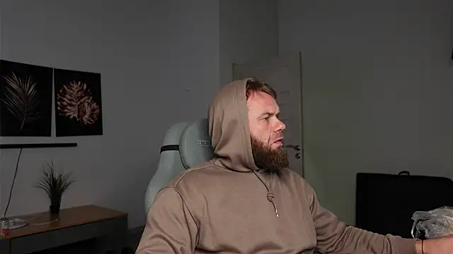 Snapshot of Stewart_Barnz chatting on 10/15/25, 06:46 Stewart Barnz online show from 10/15/25, 06:46