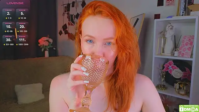 Snapshot of JoyceJones chatting on 11/08/25, 08:18 JoyceJones online show from 11/08/25, 08:18