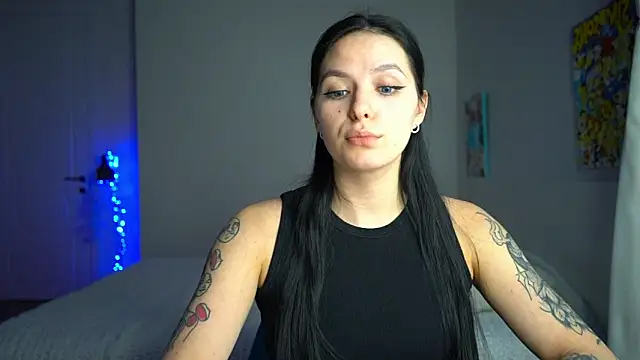 EwelynScott online show from 12/13/25, 10:37