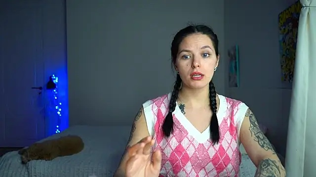 EwelynScott online show from 12/14/25, 10:36