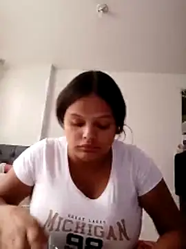 Snapshot of luluboobs9 chatting on 04/06/26, 05:25 luluboobs9 online show from 04/06/26, 05:25