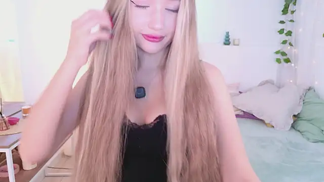 Snapshot of milaa_sun chatting on 08/09/26, 03:34 milaa sun online show from 08/09/26, 03:34