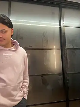 Snapshot of Rose-andres chatting on 01/07/26, 11:40 Rose-andres online show from 01/07/26, 11:40