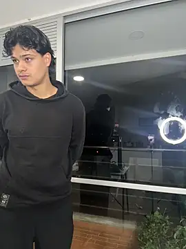 Snapshot of Rose-andres chatting on 04/07/26, 03:18 Rose-andres online show from 04/07/26, 03:18