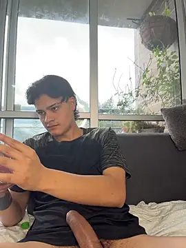 Snapshot of Rose-andres chatting on 05/18/26, 10:15 Rose-andres online show from 05/18/26, 10:15