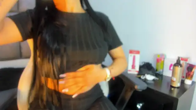 Mia lopez   online show from 10/07/25, 12:57