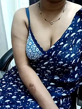 Snapshot of Anushka134 chatting on 10/13/25, 05:24 Anushka134 online show from 10/13/25, 05:24