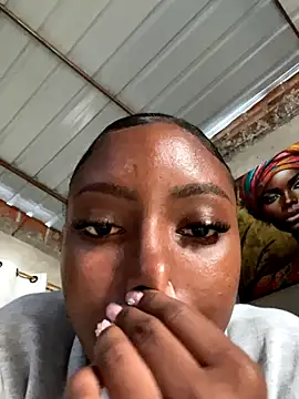 Snapshot of britanyxxs chatting on 11/18/25, 02:43 britanyxxs online show from 11/18/25, 02:43