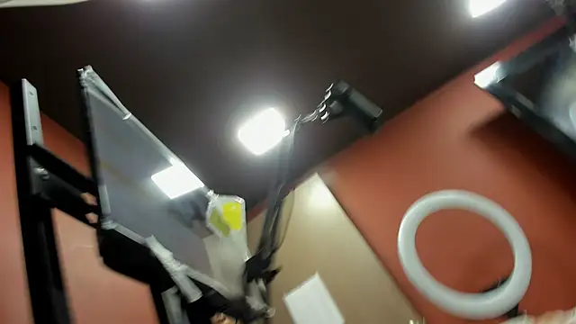 miss   taylor online show from 10/31/25, 02:34