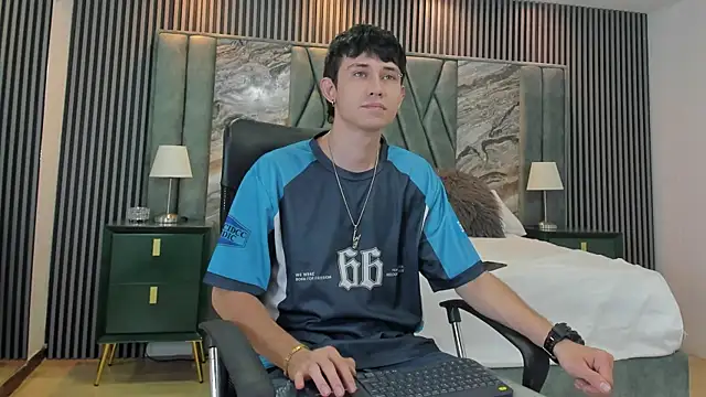 Michael blue online show from 09/23/25, 07:50